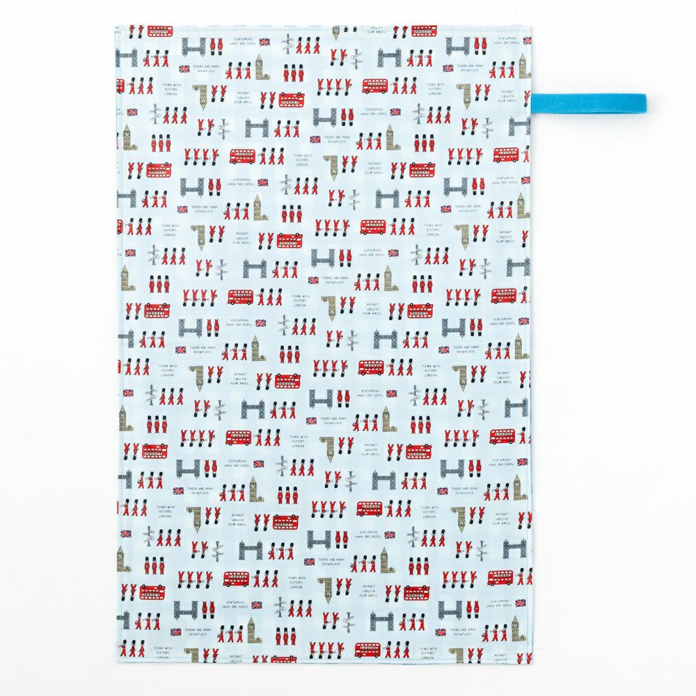 おむつ替えシート　てくてくロンドン行進曲(スケアー地・ライトブルー)_1